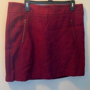 Mini maroon knit skirt